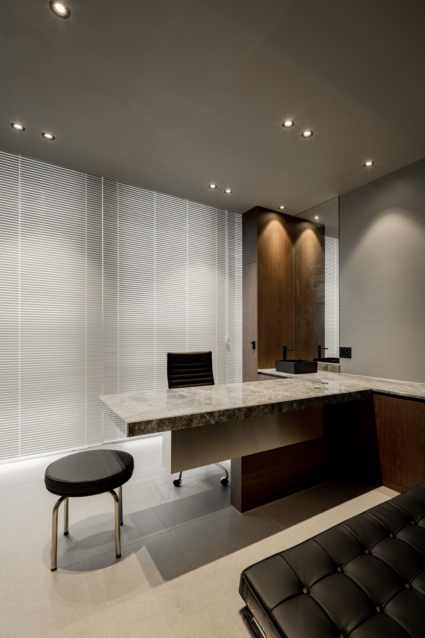 230416_01_Avec-19_LOW